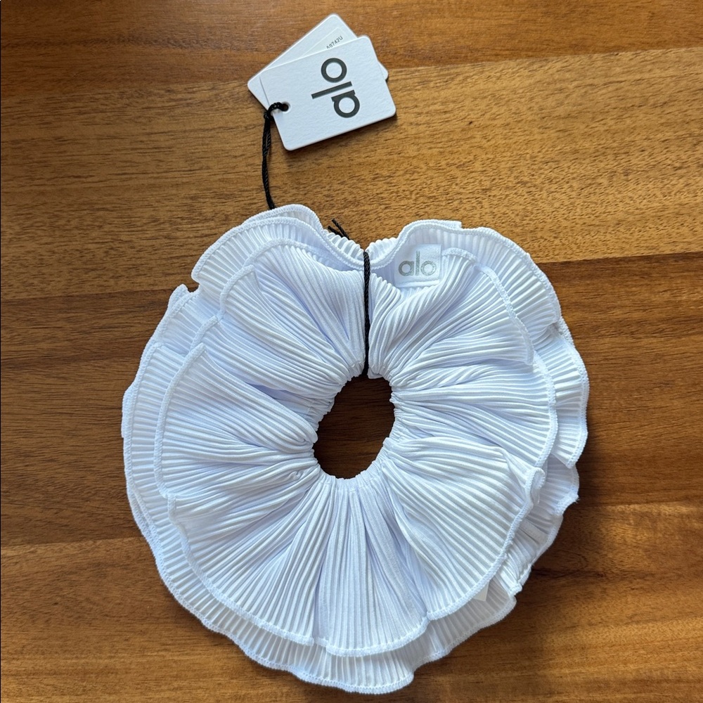 Micro plisse oversize scrunchie